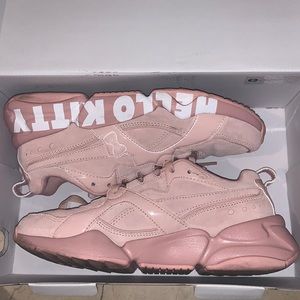 PUMA HELLO KITTY SNEAKERS TRAINERS SUEDE PINK SZ 7.5